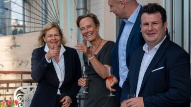 Η Ευρώπη “ματώνει” και οι Γερμανοί αξιωματούχοι πίνουν σαμπάνιες με τον δήμαρχο στο Κίεβο