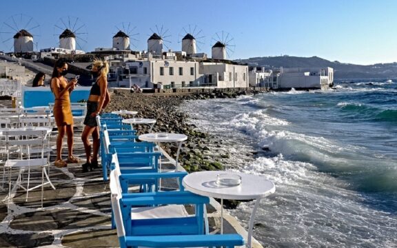 Τσάκωσαν υπαλλήλους γνωστού εστιατορίου στη Μύκονο να πουλάνε ναρκωτικά