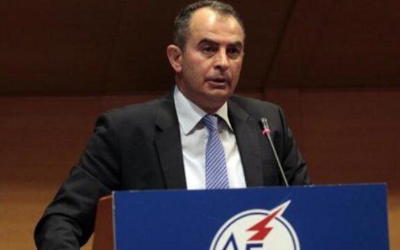 Αδαμίδης για ακρίβεια στο ρεύμα: «ΔΕΗ και πάροχοι αγοράζουν με 454€ και πουλάνε με 790€»