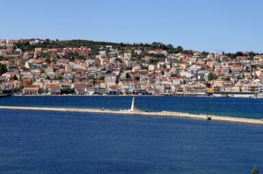 Εφορία: Του είπαν ότι θα του κλείσουν το μαγαζί γιατί δεν κόβει αποδείξεις και αυτός ξυλοφόρτωσε τους εφοριακούς