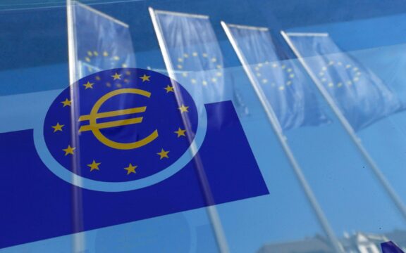 Ενεργειακή κρίση: Φόρο στα κέρδη των παρόχων και υποχρεωτική μείωση κατανάλωσης θα προτείνει η Κομισιόν