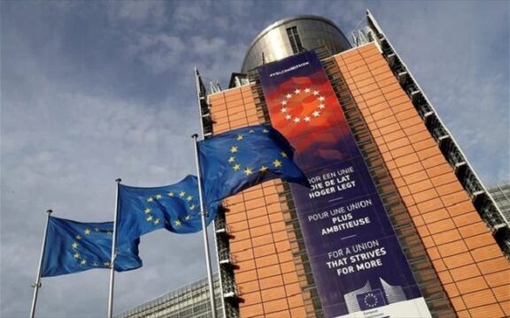 Κομισιόν για Ελλάδα: Τελειώνει η μνημονιακή και αρχίζει η μεταμνημονιακή εποπτεία