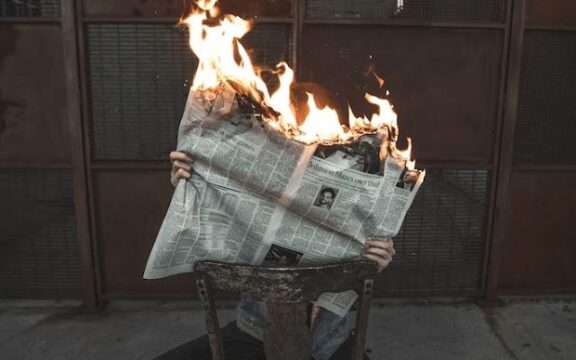 ΜΜΕ: Ο αυτοεξευτελισμός του δυτικού συστήματος ενημέρωσης