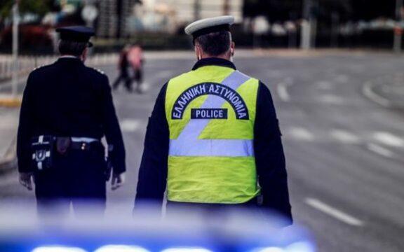 Βουλευτής απείλησε αστυνομικούς όταν του αφαίρεσαν τις πινακίδες