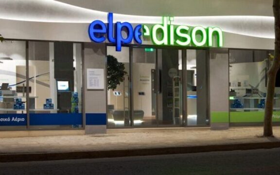 Οργή κατά της Elpedison: Έκοψε το ρεύμα σε συμβασιούχο καθαρίστρια με παιδί με χρόνιο πρόβλημα υγείας