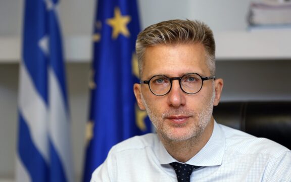 Ακόμα απορείς πως σκέφτεται η κυβέρνηση;; Μικρή η αύξηση του 30% στο ρεύμα λέει ο Σκέρτσος