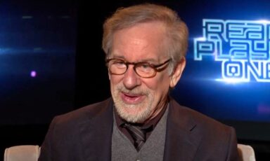 Spielberg: Πετά με ιδιωτικό τζετ αλλά…νοιάζεται για την κλιματική αλλαγή