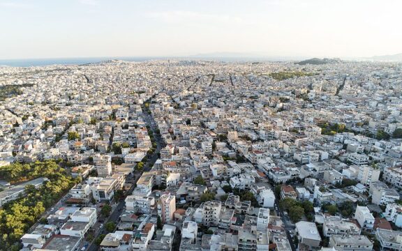Ακίνητα: Ο τζίρος μαμούθ των βραχυχρόνιων μισθώσεων και τα “αγκάθια”