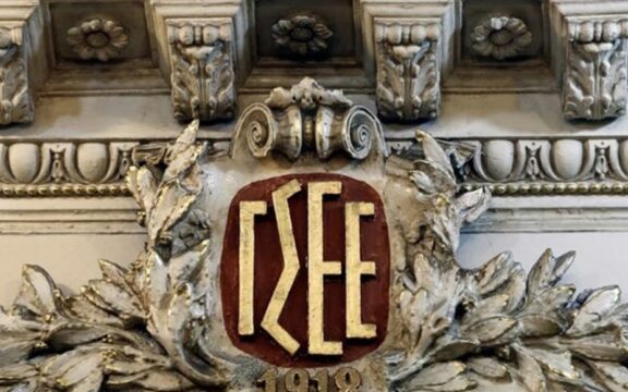 Βουλιάζει η αξία των μισθών των εργαζομένων: 2 κατώτατους μισθούς τρώει η ακρίβεια στο ρεύμα