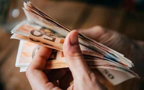 Αφορολόγητες και οι δωρεές μεταξύ αδελφών