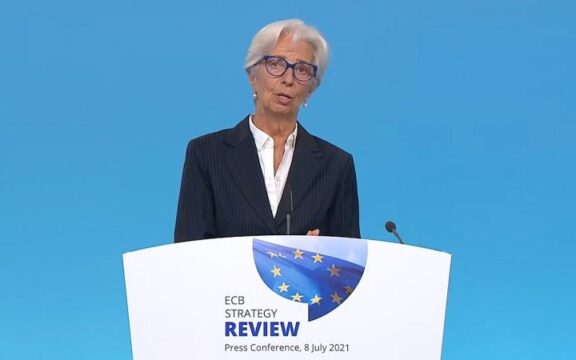 Παραδοχή Λαγκάρντ και Ντε Γκίντος: Η αύξηση των επιτοκίων από την ΕΚΤ θα ματώσει την ευρωπαϊκή οικονομία