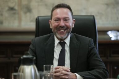 Στουρνάρας: Ναι στην αύξηση των επιτοκίων αλλά…όχι σε πολύ μεγάλη